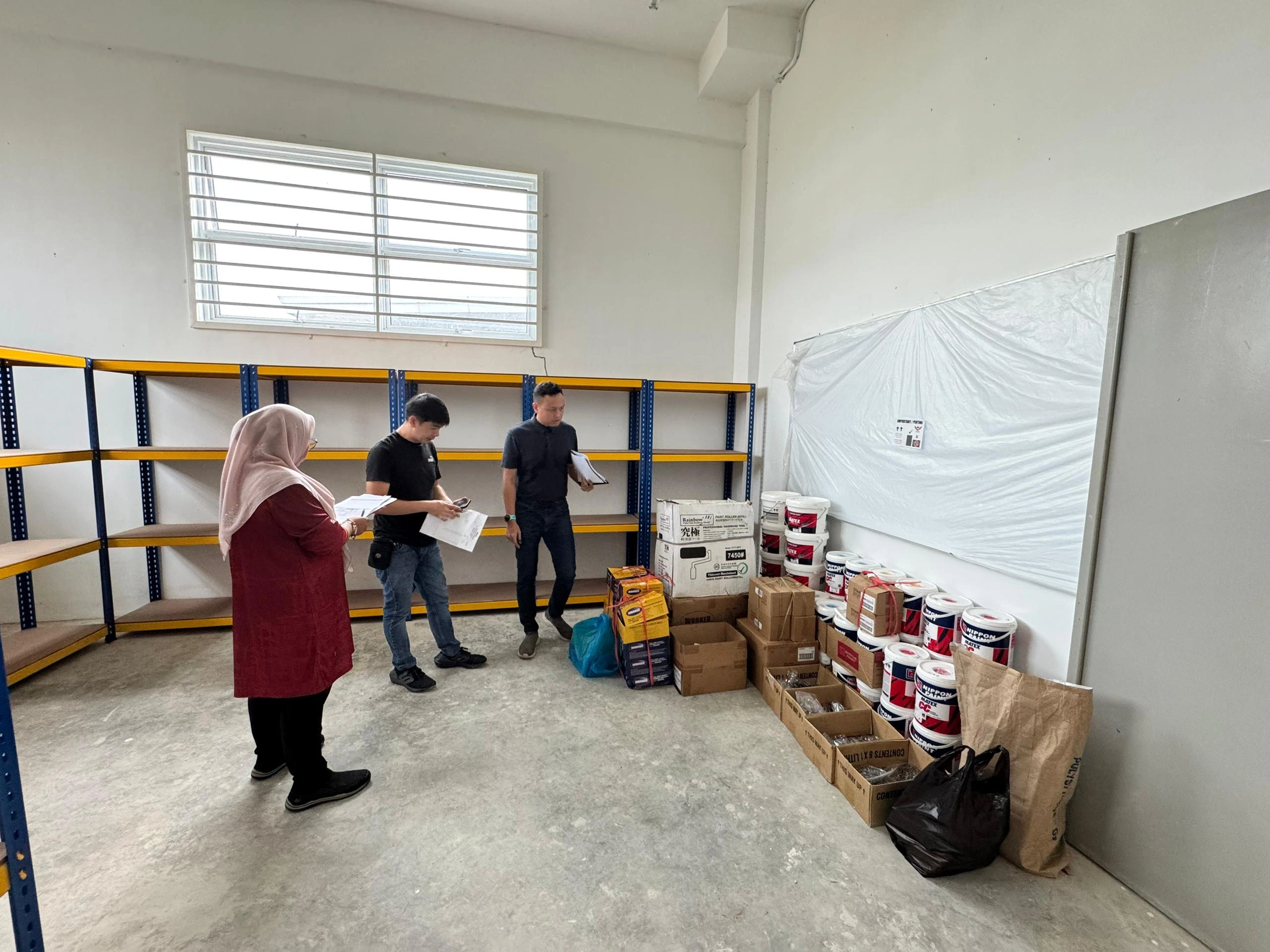 MEMBEKAL, MENGHANTAR, MEMASANG, MENGUJI GUNA DAN PENTAULIAHAN PERALATAN LATIHAN BAGI BIDANG TEKNOLOGI BINAAN BANGUNAN